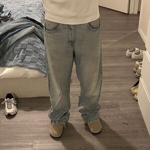 Zara Men's Relaxed Fit Jeans in Light Blue